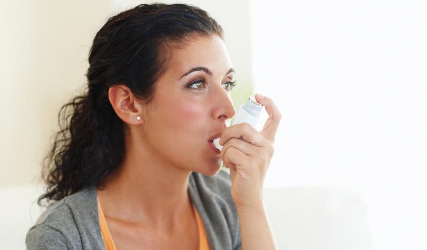 image of woman with asthma symptoms