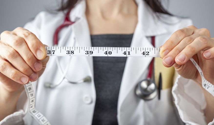 صورة رجل مصاب بفتق