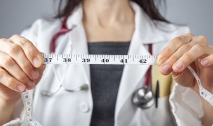 صورة رجل مصاب بفتق