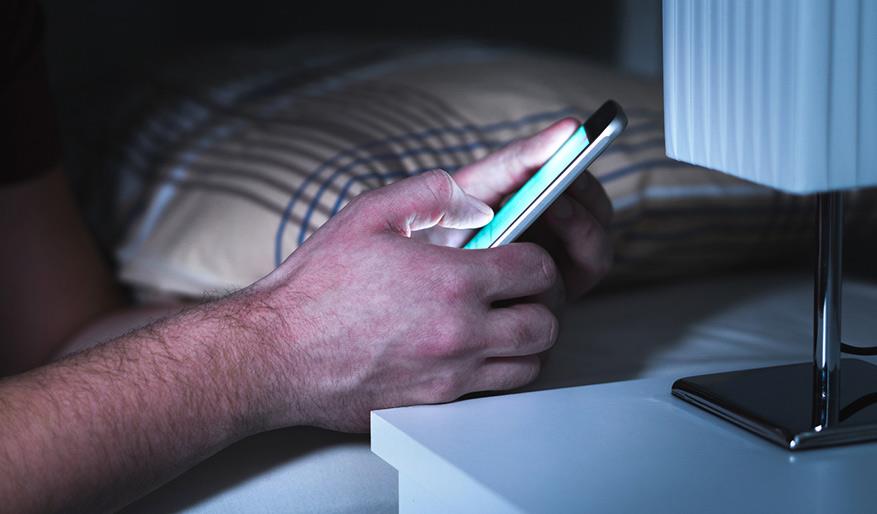 4 Reasons to Stop Using Smartphone At Bedtime: Technology Side Effects