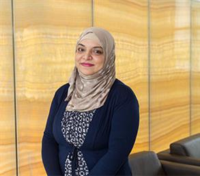 من مقدمة رعاية في المستشفى إلى مريضة: قصة منار التي تراجعت قدرتها على التنفس